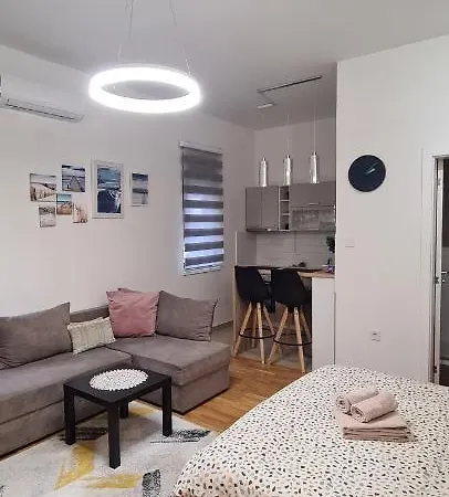 Apartman Delena Novi Sad Exterior photo